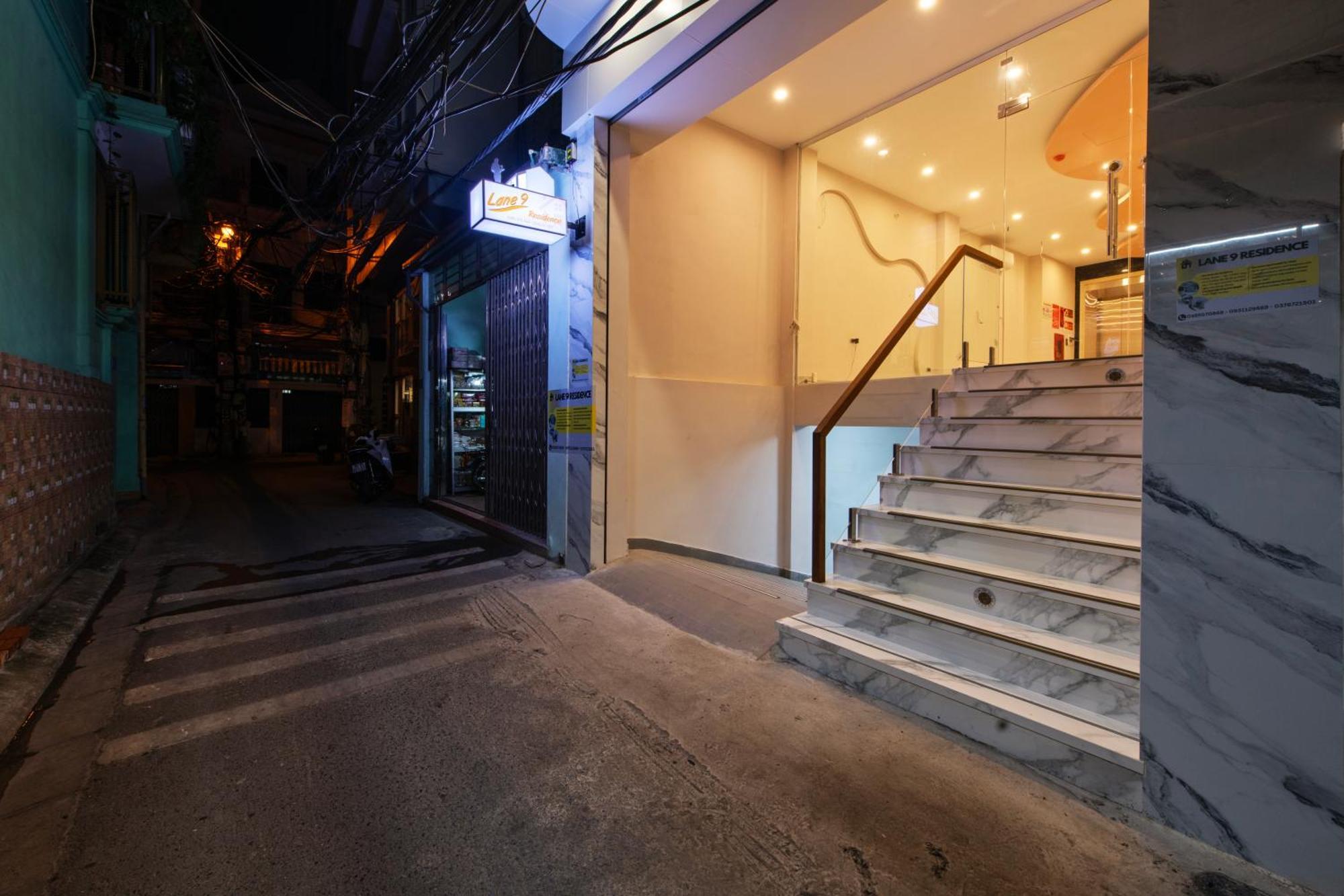 Lane 9 Khách sạn hẻo lánh *