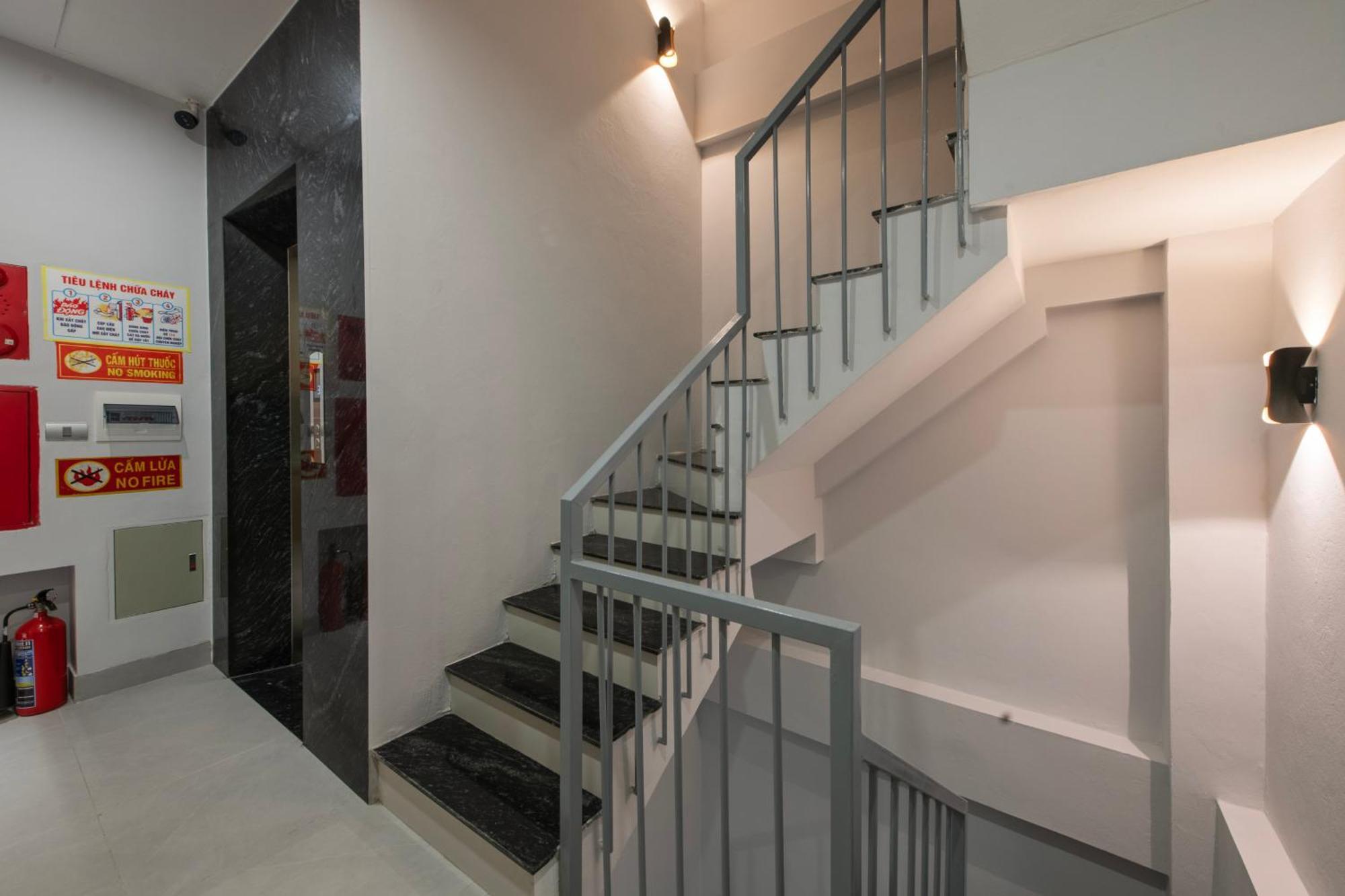 Khách sạn hẻo lánh Lane 9 *