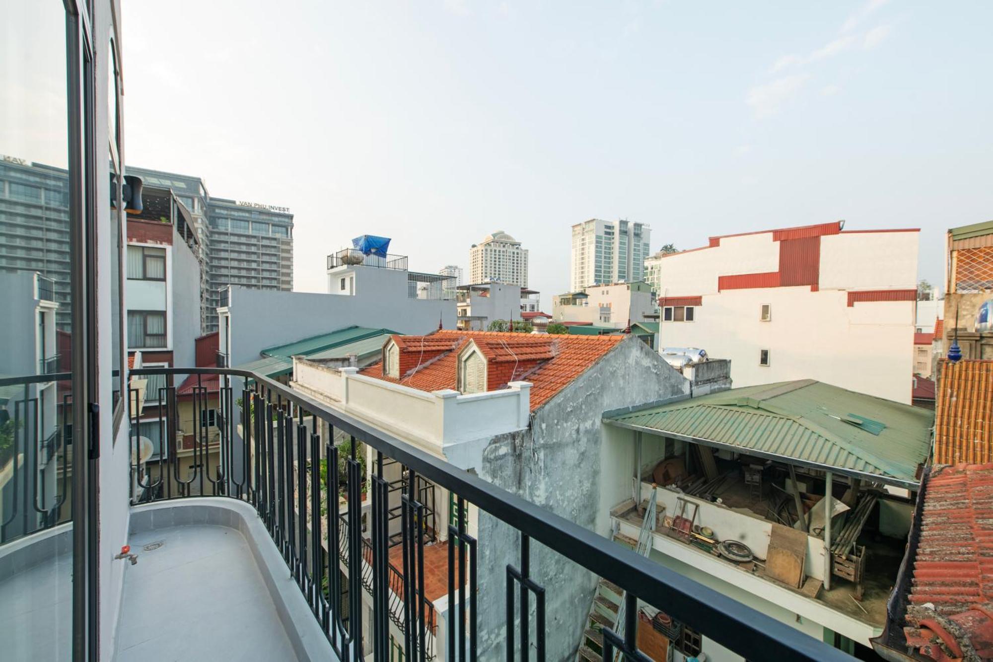 Lane 9 Khách sạn hẻo lánh *